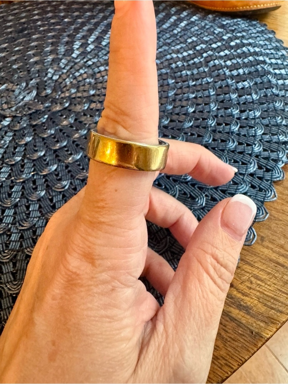 Oura Ring 4 – Gold – Size 11 - Picture 2 of 13